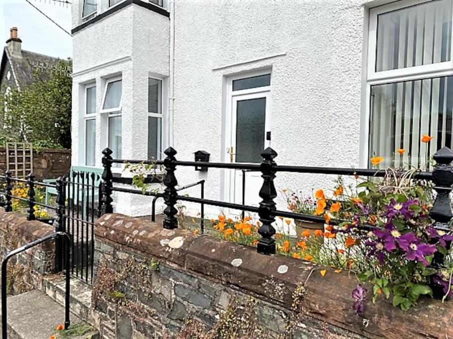 St John'S Flat Spacious Accomodation Dalry  外观 照片