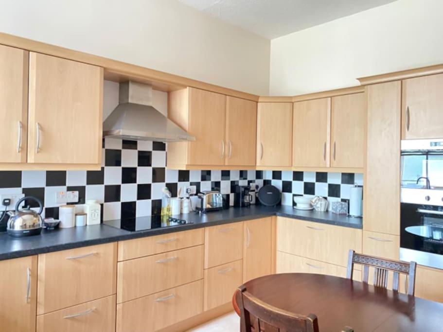 St John'S Flat Spacious Accomodation Dalry  外观 照片