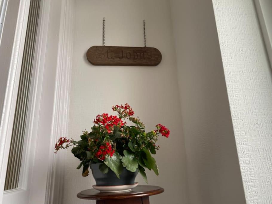 St John'S Flat Spacious Accomodation Dalry  外观 照片