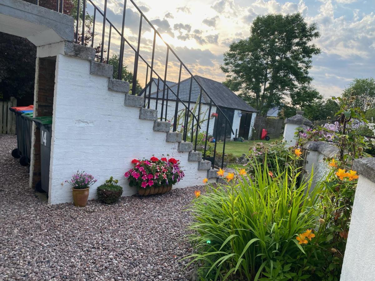 St John'S Flat Spacious Accomodation Dalry  外观 照片